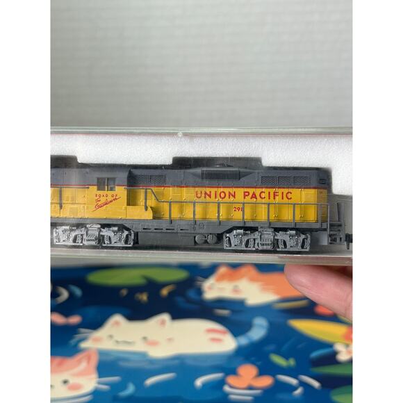 ATLAS N SCALE LOCOMOTIVE #298 GP-9 #4337 UNION PACIFIC - Picture 6 of 11